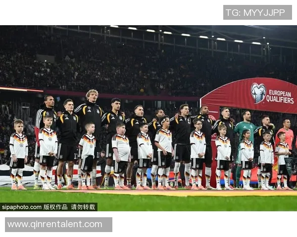 足球明星与深情女孩的温暖瞬间展现爱的力量与梦想的交汇