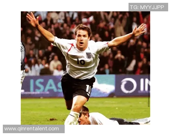 足球明星的崛起与演变：从草地少年到全球偶像的传奇旅程